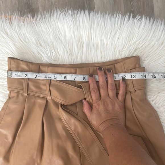 TRUTH by Republic Faux Leather Stylish Tan Women's Shorts Size 8 - Picture 3 of 11